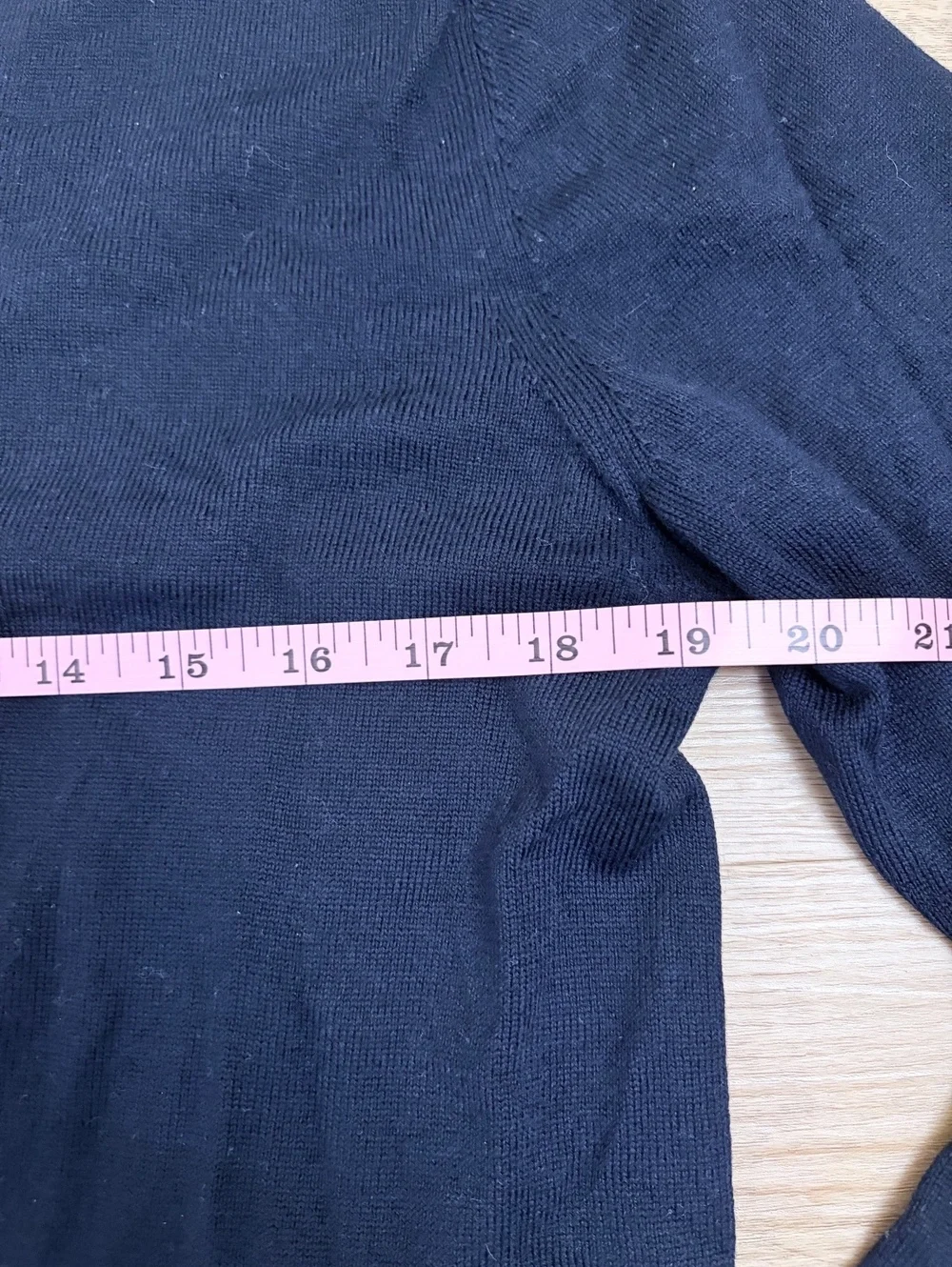 Banana Republic Men’s Medium 100% Italian Merino Wool V-Neck Sweater Navy Blue
